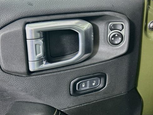 Used 2024 Jeep Wrangler Unlimited Sahara AWD/4WD image 17
