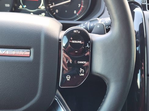 Used 2019 Land Rover Discovery SE image 28