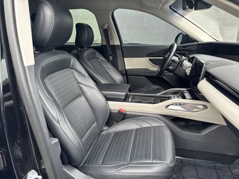 Used 2024 Lincoln Nautilus Reserve AWD/4WD image 29