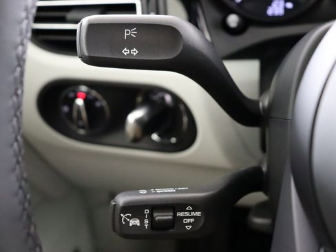 Used 2025 Porsche Macan image 34