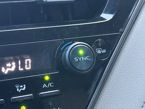 Used 2021 Toyota Camry SE w/ Cold Weather Package FWD image 29