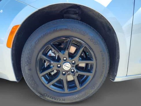 Used 2023 Chrysler Voyager LX image 9