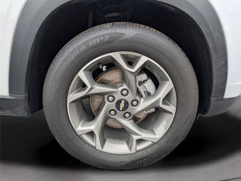 Used 2025 Chevrolet Trax LT FWD image 46