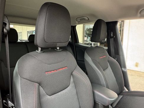 Used 2023 Jeep Renegade Trailhawk AWD/4WD image 22