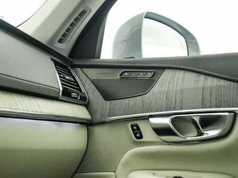 Certified 2025 Volvo XC90 T8 Ultra AWD/4WD image 24