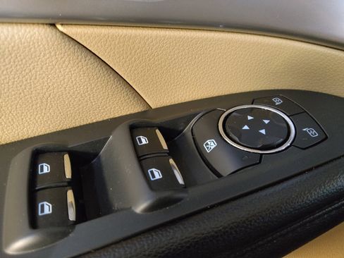 Used 2017 Ford Explorer XLT w/ Equipment Group 202A FWD image 27