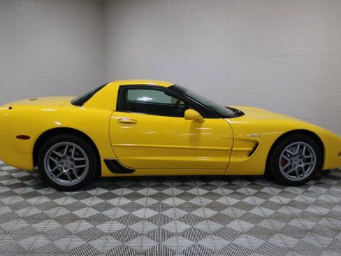 Used 2002 Chevrolet Corvette Z06 w/ Memory Pkg RWD image 10