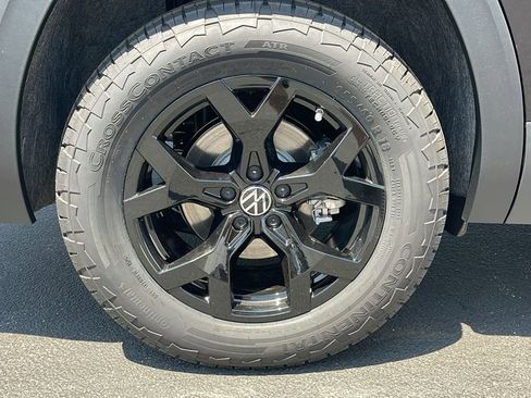 New 2025 Volkswagen Atlas Peak Edition SE image 33