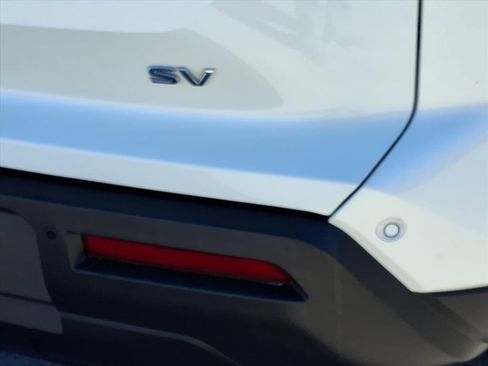 Used 2024 Nissan Pathfinder SV image 9