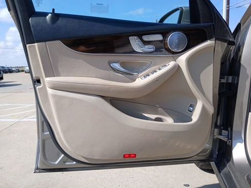 Used 2020 Mercedes-Benz GLC 300 image 19