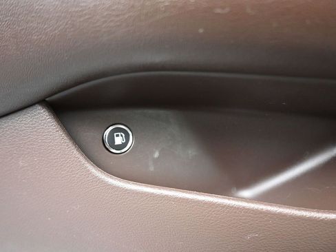 Used 2021 Chrysler Pacifica Touring-L image 11