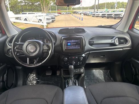 Used 2020 Jeep Renegade Altitude FWD image 39