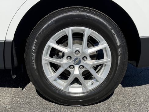 Used 2023 Chevrolet Equinox LT FWD image 11