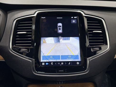 Used 2023 Volvo XC90 B6 Plus image 32