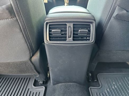 Used 2018 Nissan Rogue S image 19