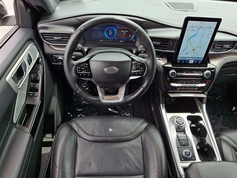 Used 2023 Ford Explorer Platinum w/ Technology Package AWD/4WD image 12