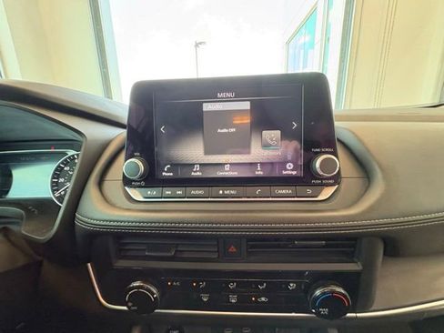 Used 2024 Nissan Rogue S AWD/4WD image 32