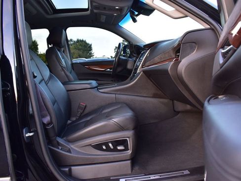 Used 2016 Cadillac Escalade Premium image 16