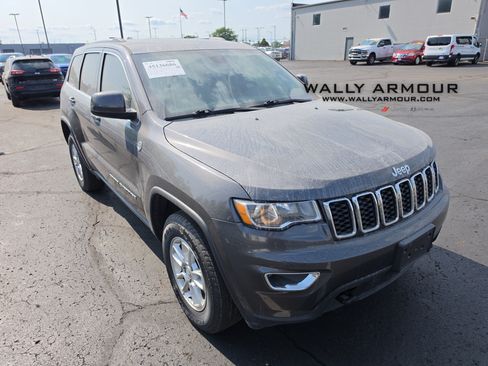 Used 2019 Jeep Grand Cherokee Laredo AWD/4WD image 1