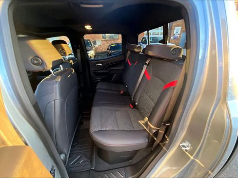 Used 2024 Chevrolet Colorado Z71 w/ Z71 Convenience Package 2 image 15