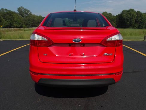 Used 2015 Ford Fiesta SE w/ Equipment Group 201A FWD image 4