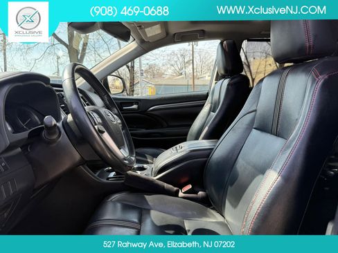 Used 2019 Toyota Highlander SE AWD/4WD image 8