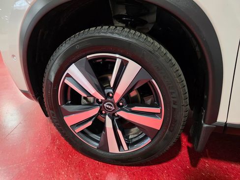 Used 2023 Nissan Rogue SL w/ SL Premium Package image 10