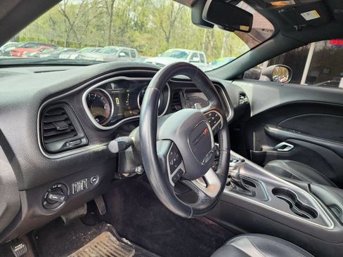 Used 2017 Dodge Challenger GT w/ Driver Convenience Group image 17