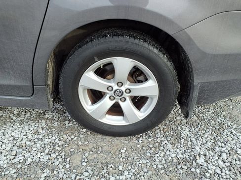 Used 2020 Toyota Sienna LE image 36