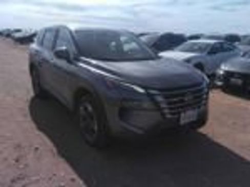 Used 2025 Nissan Rogue SV FWD image 2