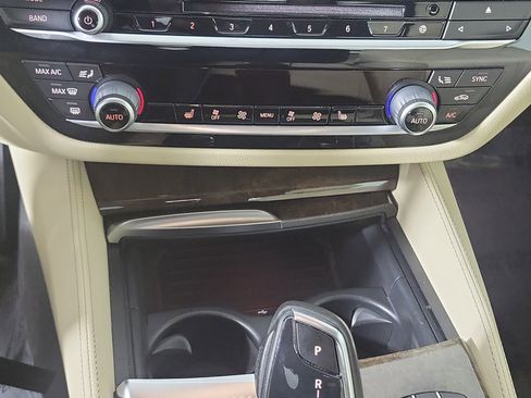 Used 2018 BMW 530i xDrive image 21