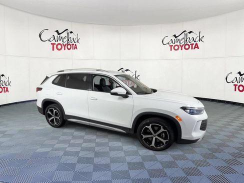 Used 2026 Volkswagen Tiguan SE AWD/4WD image 2