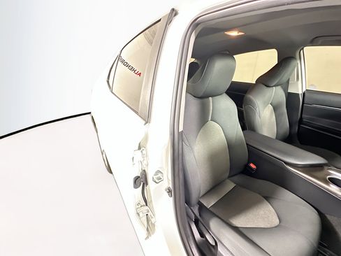 Used 2023 Toyota Camry LE image 27