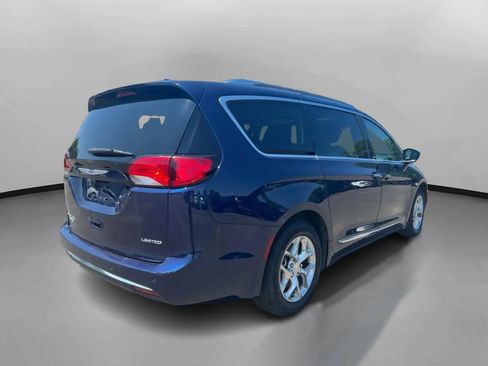 Used 2018 Chrysler Pacifica Limited w/ Advanced Safetytec Group FWD image 9