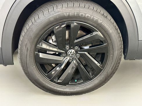 Used 2022 Volkswagen Atlas Cross Sport SE AWD/4WD image 34