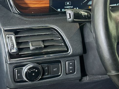 Used 2019 Lincoln Navigator L Reserve image 17