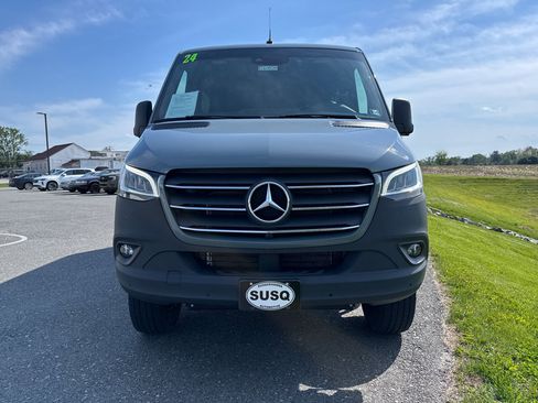 Used 2024 Mercedes-Benz Sprinter 2500 image 2