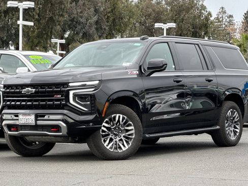 Used 2025 Chevrolet Suburban Z71 image 9