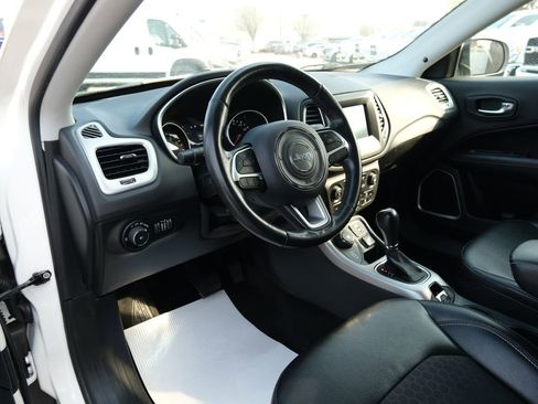 Used 2020 Jeep Compass Latitude w/ Cold Weather Group AWD/4WD image 3