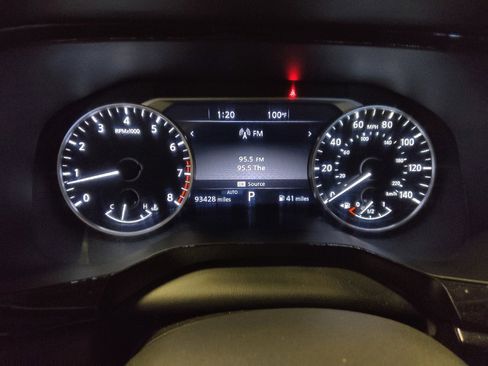 Used 2022 Nissan Pathfinder SL AWD/4WD image 23