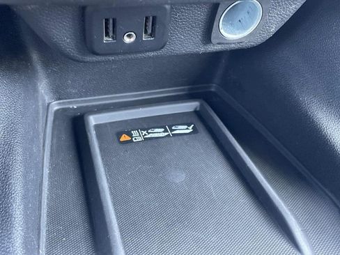 Used 2022 Chevrolet Traverse LT image 25