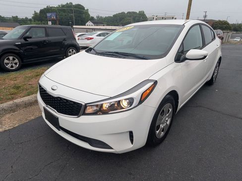 Used 2017 Kia Forte LX FWD image 3