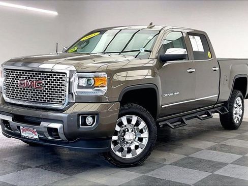Used 2015 GMC Sierra 2500 Denali w/ Duramax Plus Package image 12