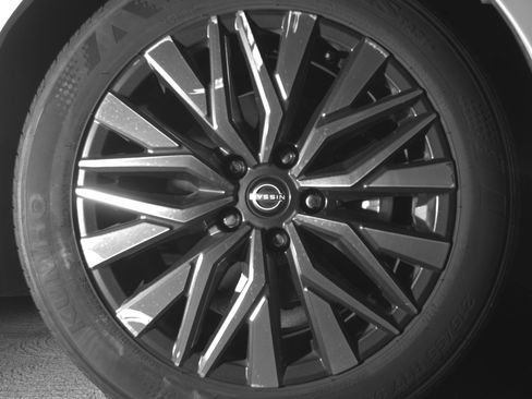 Used 2025 Nissan Altima 2.5 SV FWD image 13