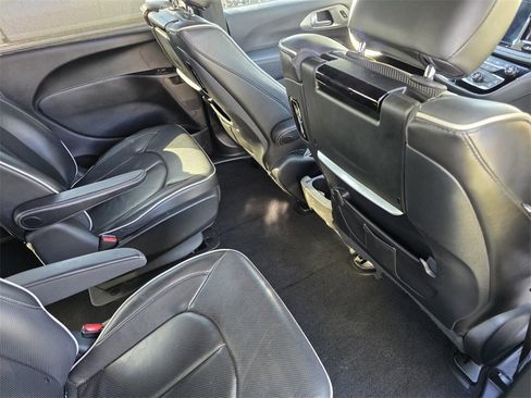 Used 2019 Chrysler Pacifica Limited w/ Advanced Safetytec Group image 33
