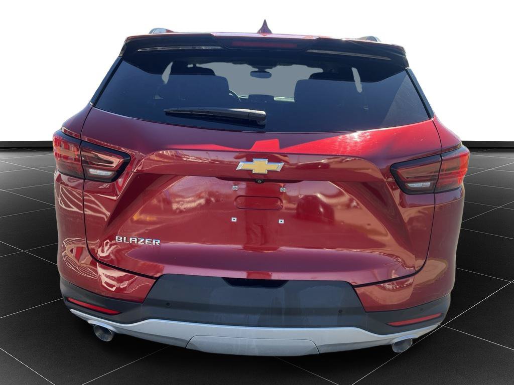 Used 2024 Chevrolet Blazer LT w/ Convenience Package FWD image 4