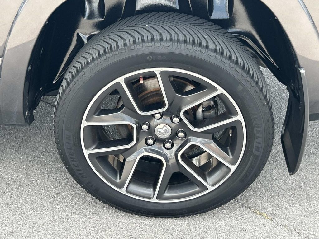 Used 2019 RAM 1500 Laramie AWD/4WD image 19
