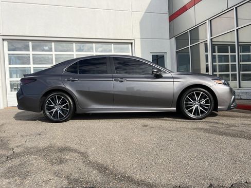 Used 2024 Toyota Camry SE image 7