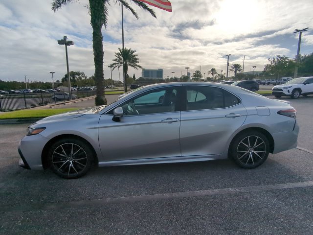 Used 2024 Toyota Camry SE FWD image 7
