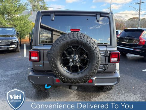 Used 2024 Jeep Wrangler Unlimited image 7